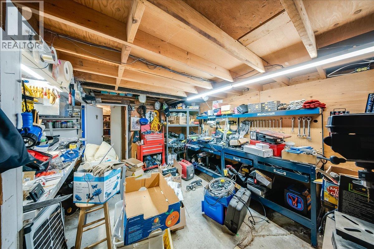 2280 Old Salmo Road - 36