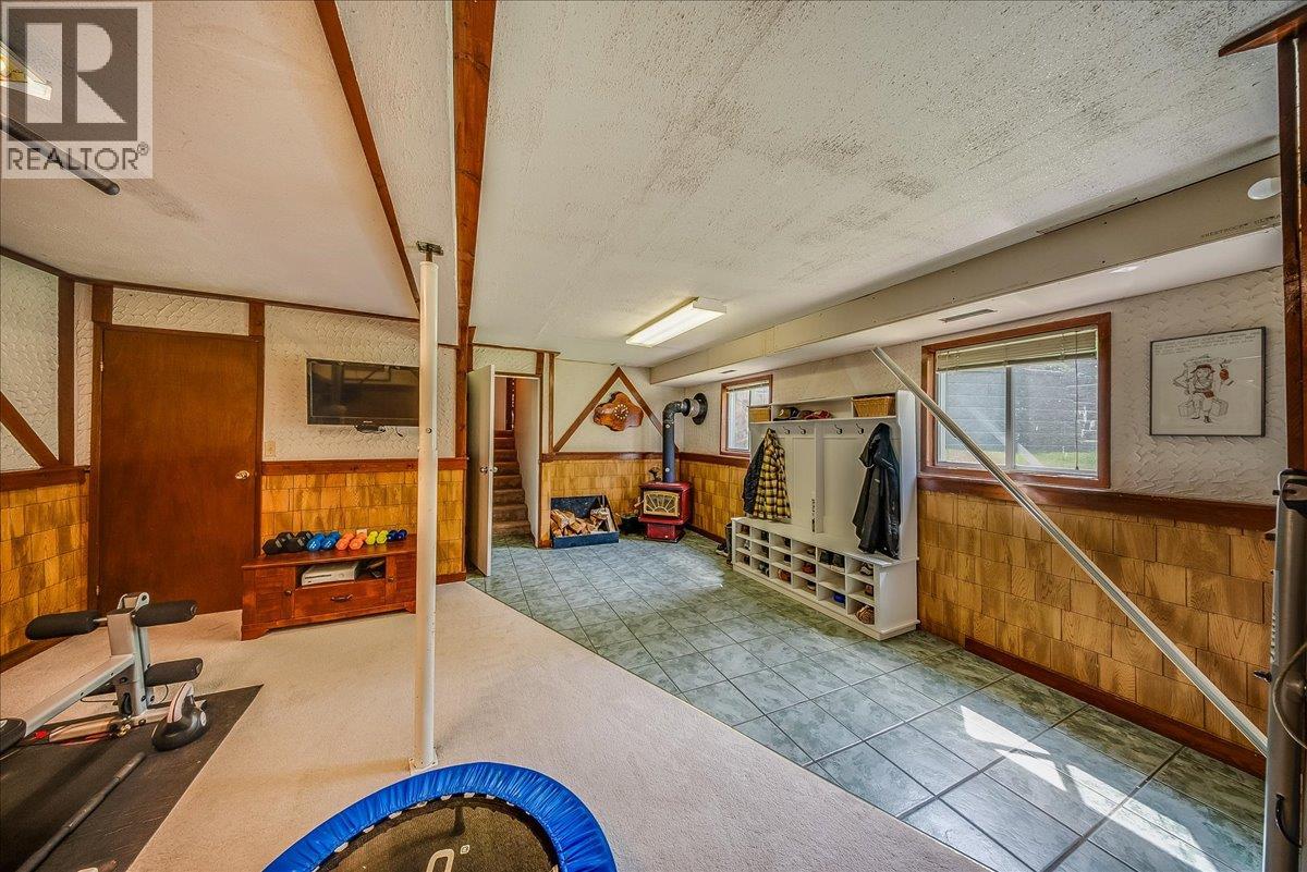 2280 Old Salmo Road - 33