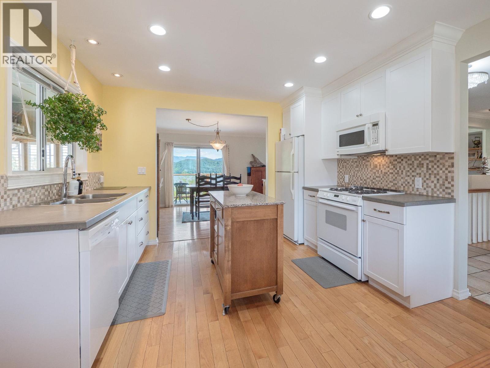 616 N FLETCHER ROAD, Gibsons