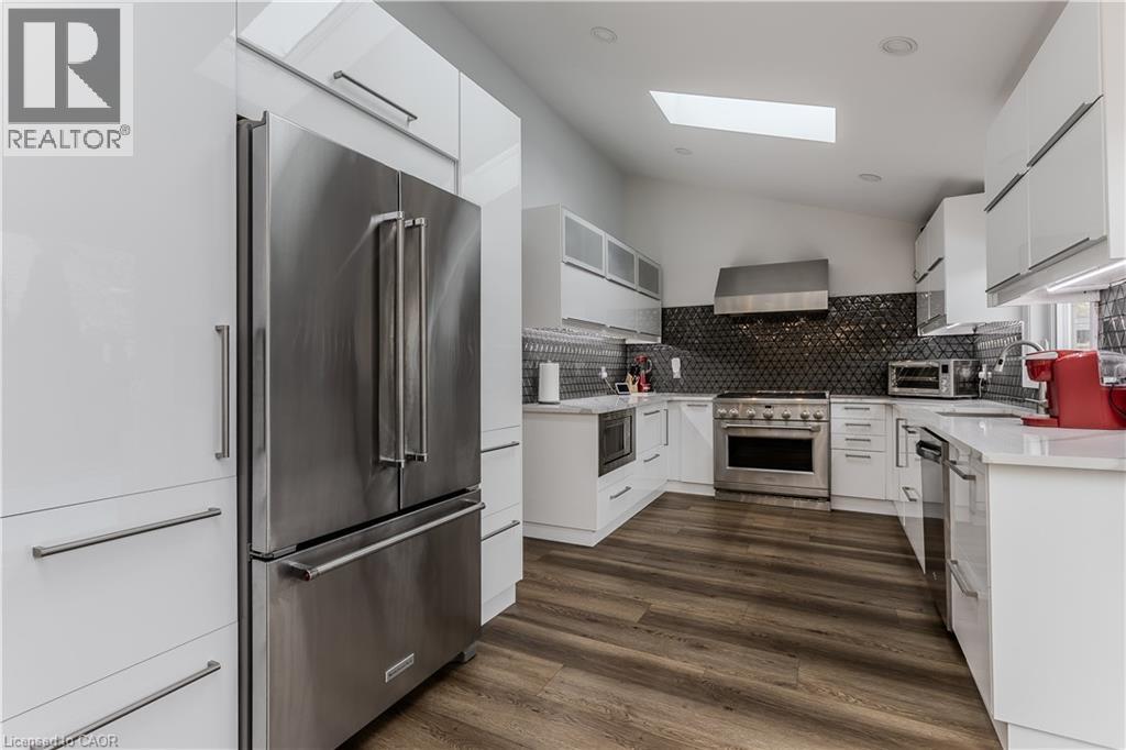 3199 DESMOND Drive - 10