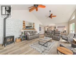 Family room - 3525 Enderby Mabel Lake Road Unit# 1, Enderby, BC V0E1V5 Photo 9