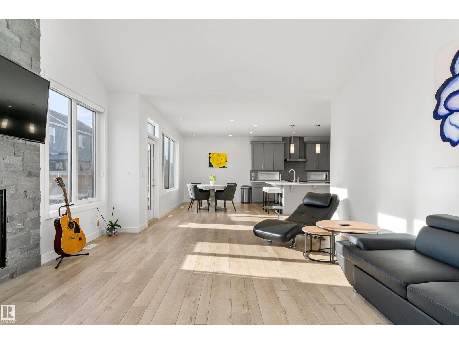 20007 16 AV NW, Edmonton