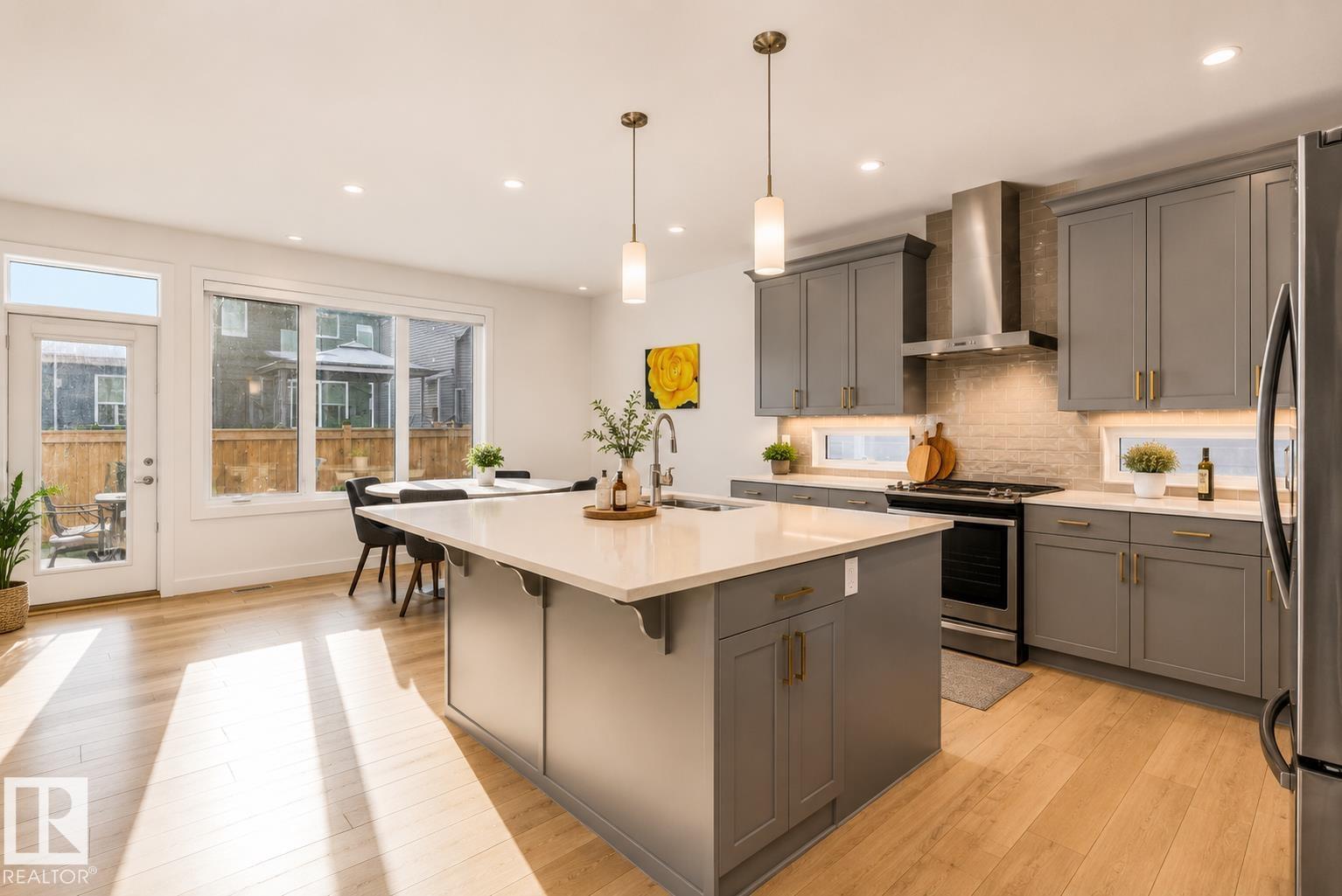 20007 16 AV NW, Edmonton