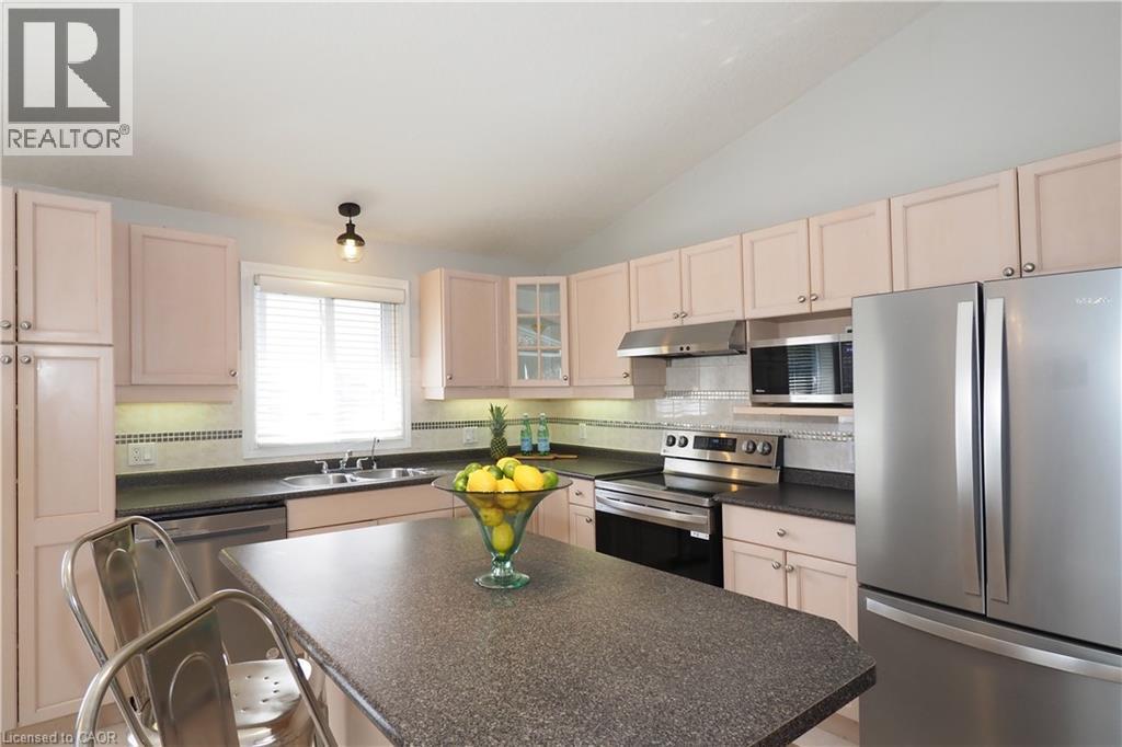 40 DINEEN Court, Kitchener, Ontario, N2B3X3 — Photo 44