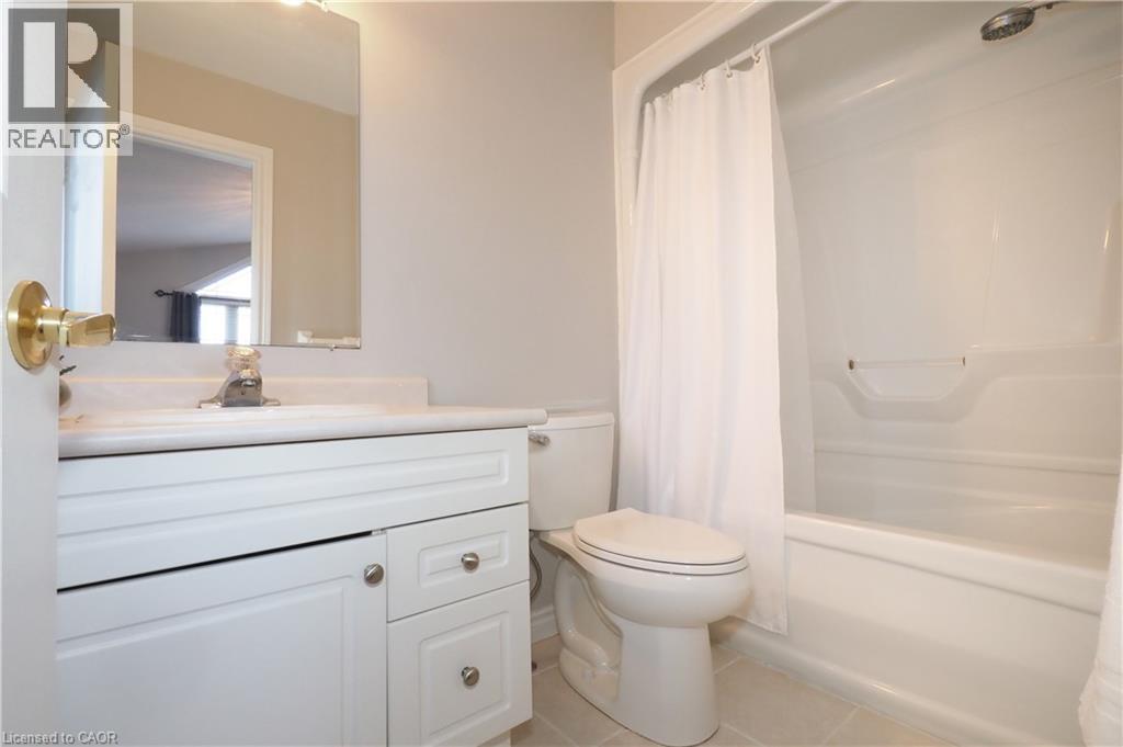 40 DINEEN Court, Kitchener, Ontario, N2B3X3 — Photo 35