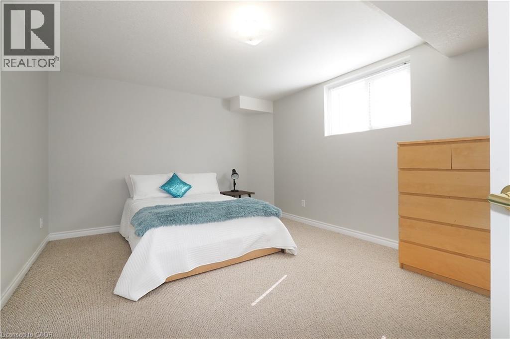 40 DINEEN Court, Kitchener, Ontario, N2B3X3 — Photo 17