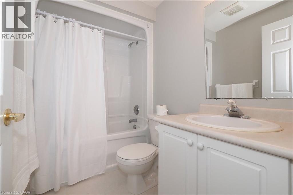 40 DINEEN Court, Kitchener, Ontario, N2B3X3 — Photo 30