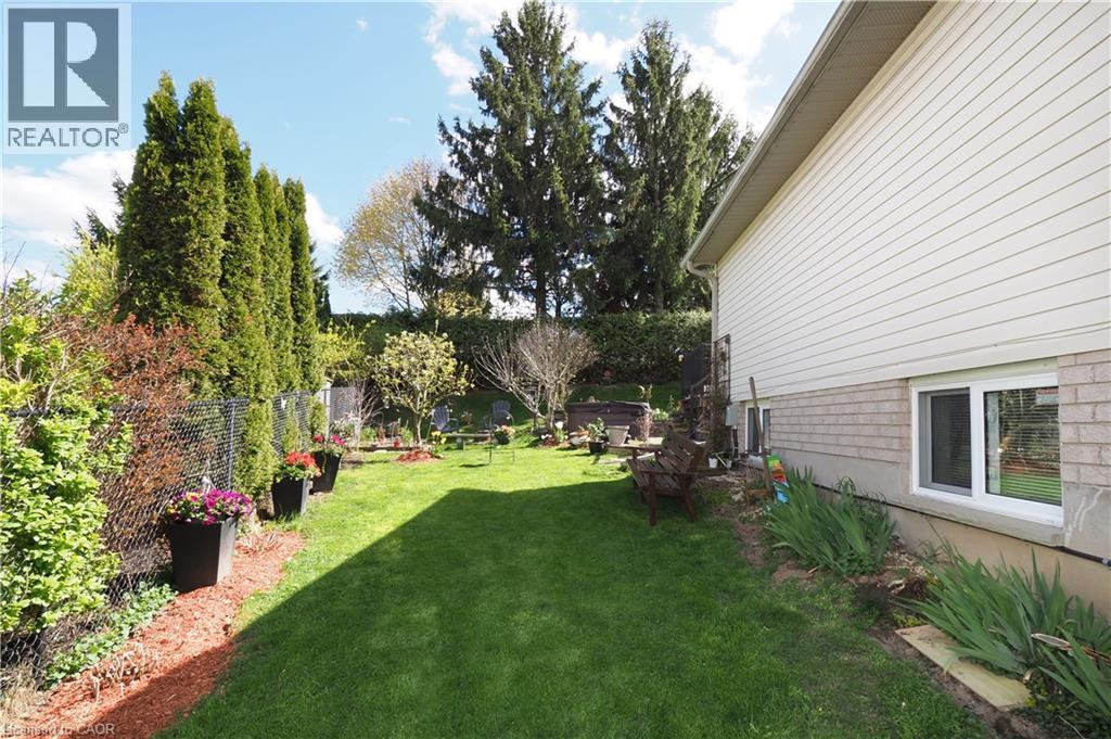 40 DINEEN Court, Kitchener, Ontario, N2B3X3 — Photo 40