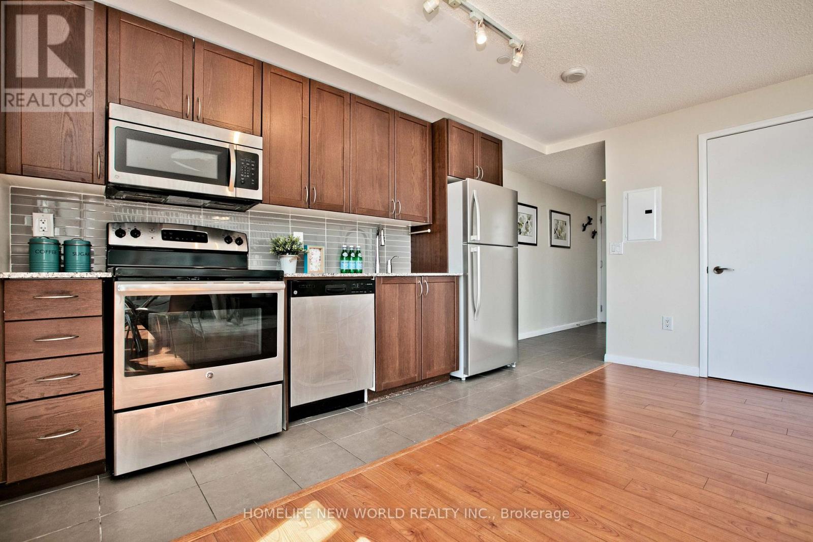 #836 830 LAWRENCE AVENUE W - 10