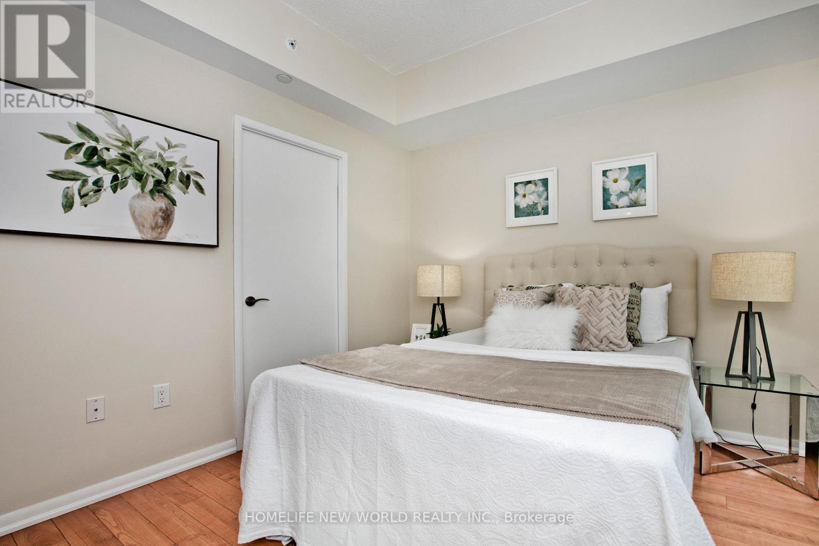 #836 830 LAWRENCE AVENUE W - 9