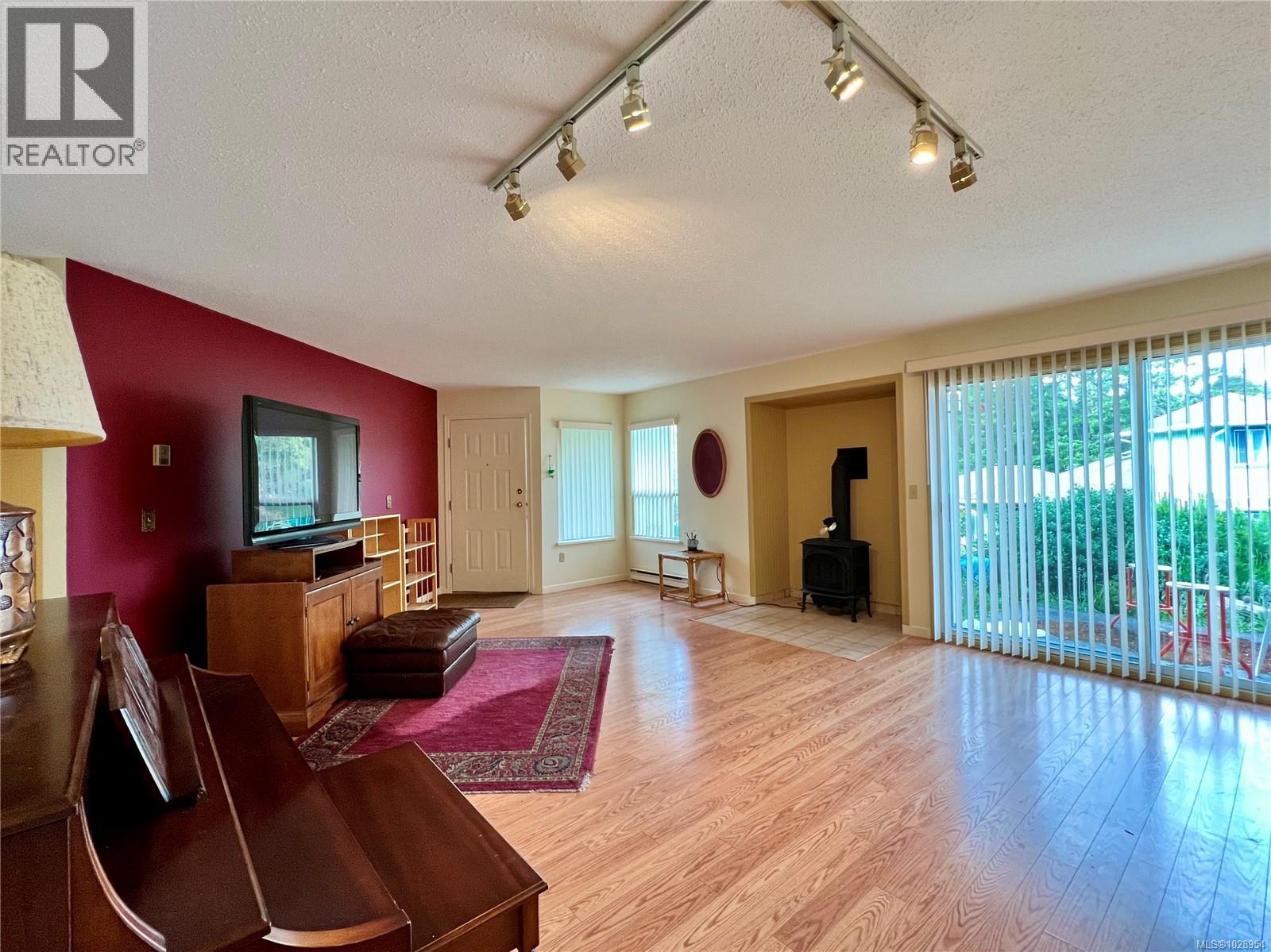 #3 130 Corbett Rd - 4