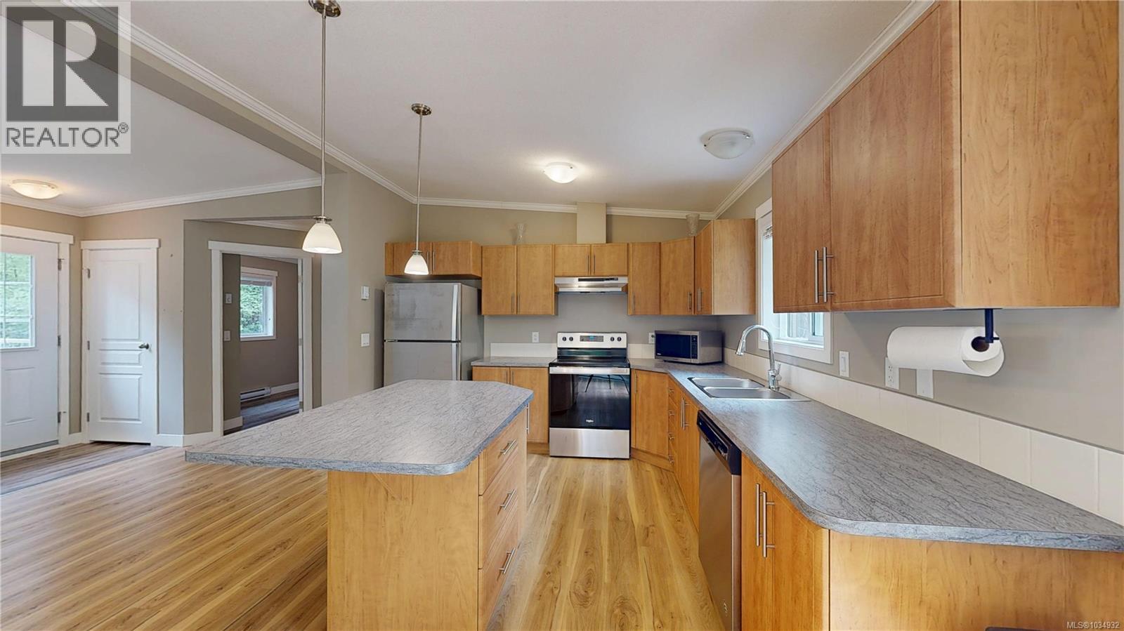 601 Wildwood Cres - 3