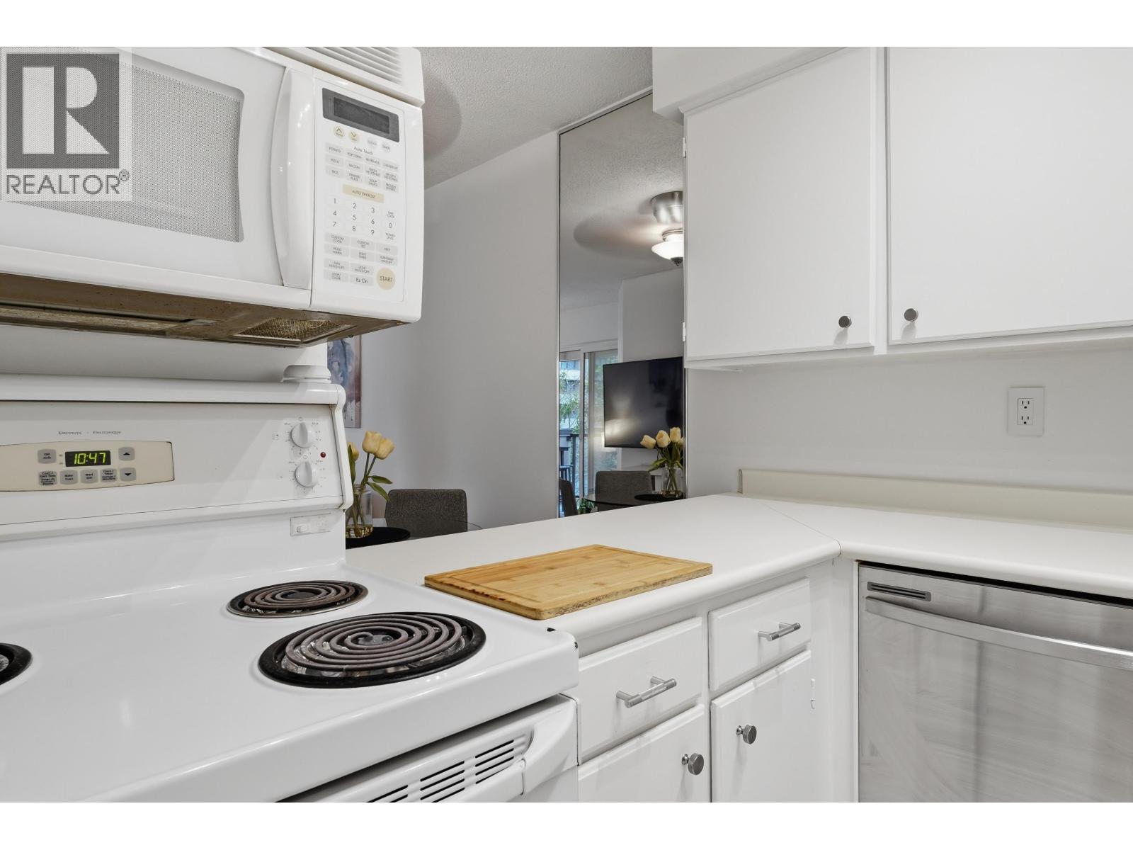 1 Bed, 1 Bath Condo for Sale in Vancouver – 412 1718 NELSON STREET, Vancouver – MLS# R3111946 - Image 13