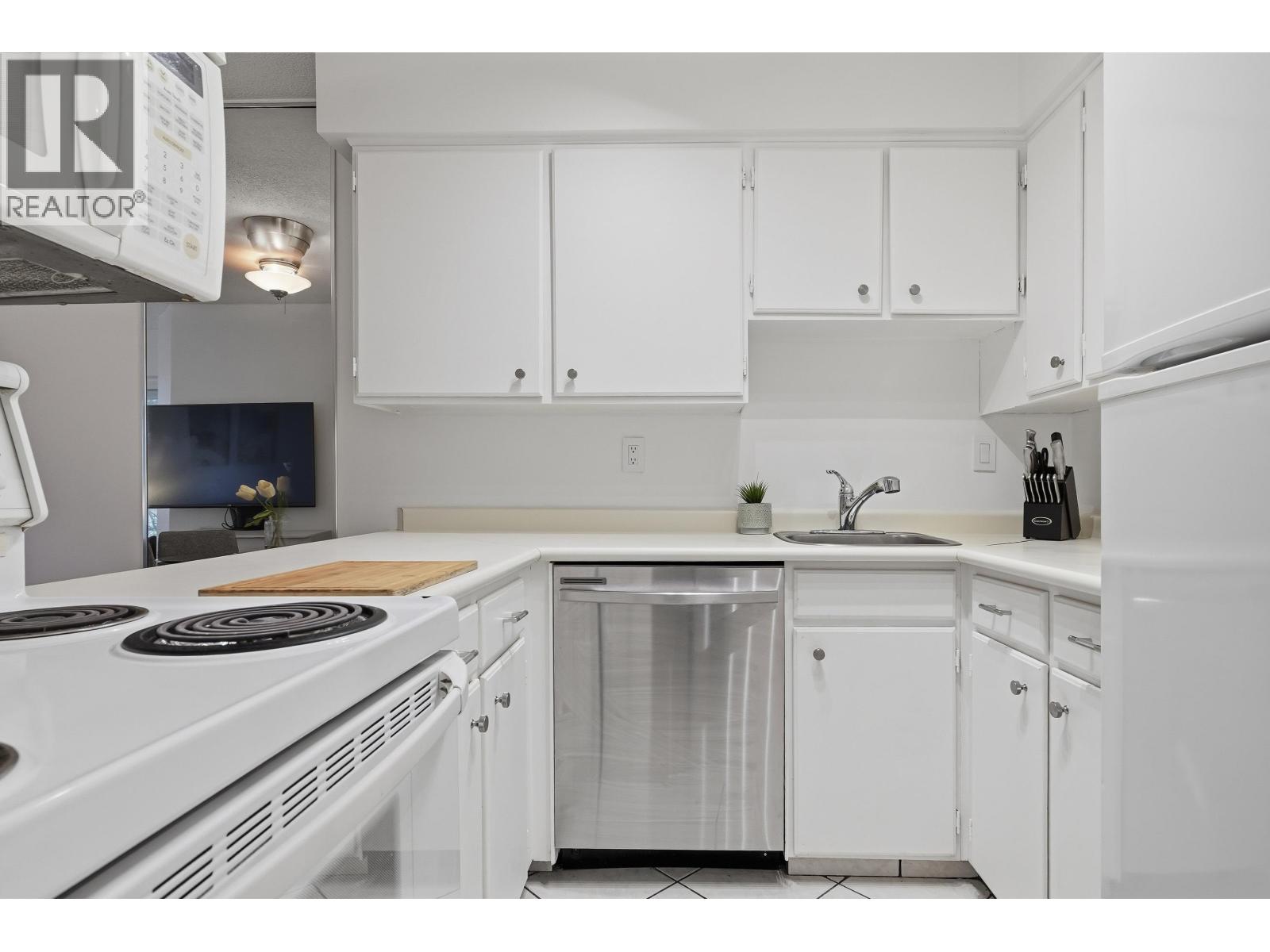 1 Bed, 1 Bath Condo for Sale in Vancouver – 412 1718 NELSON STREET, Vancouver – MLS# R3111946 - Image 19