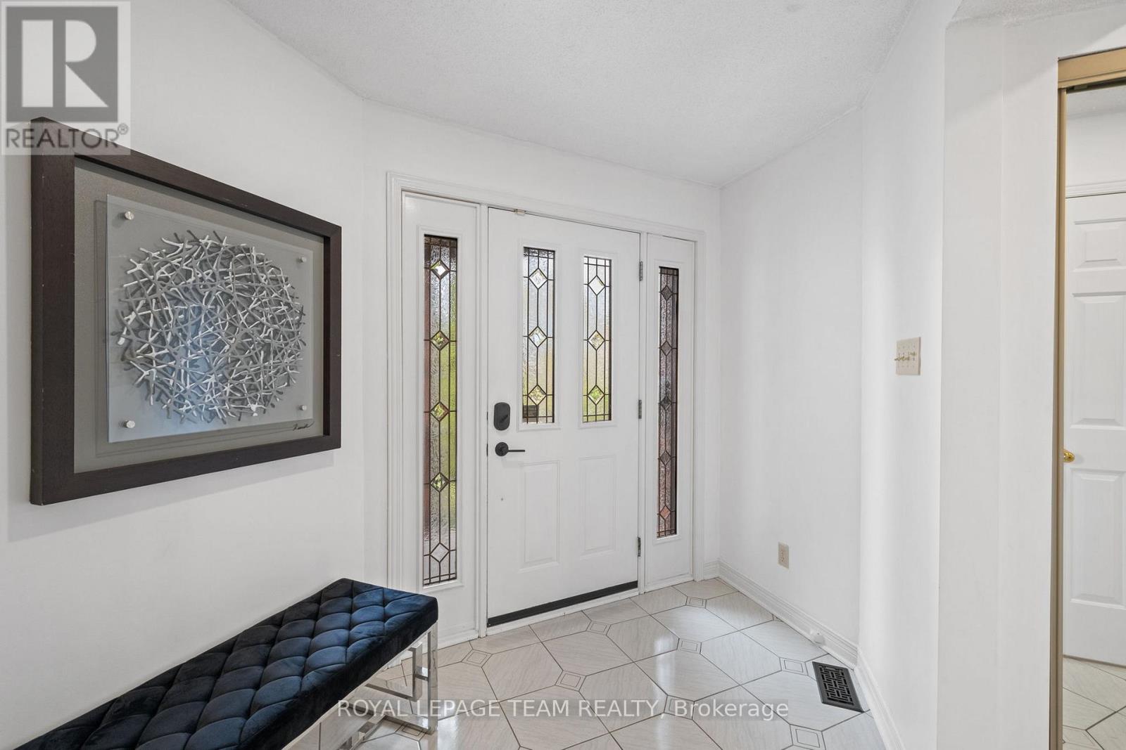1360 GAULTOIS AVENUE - 4