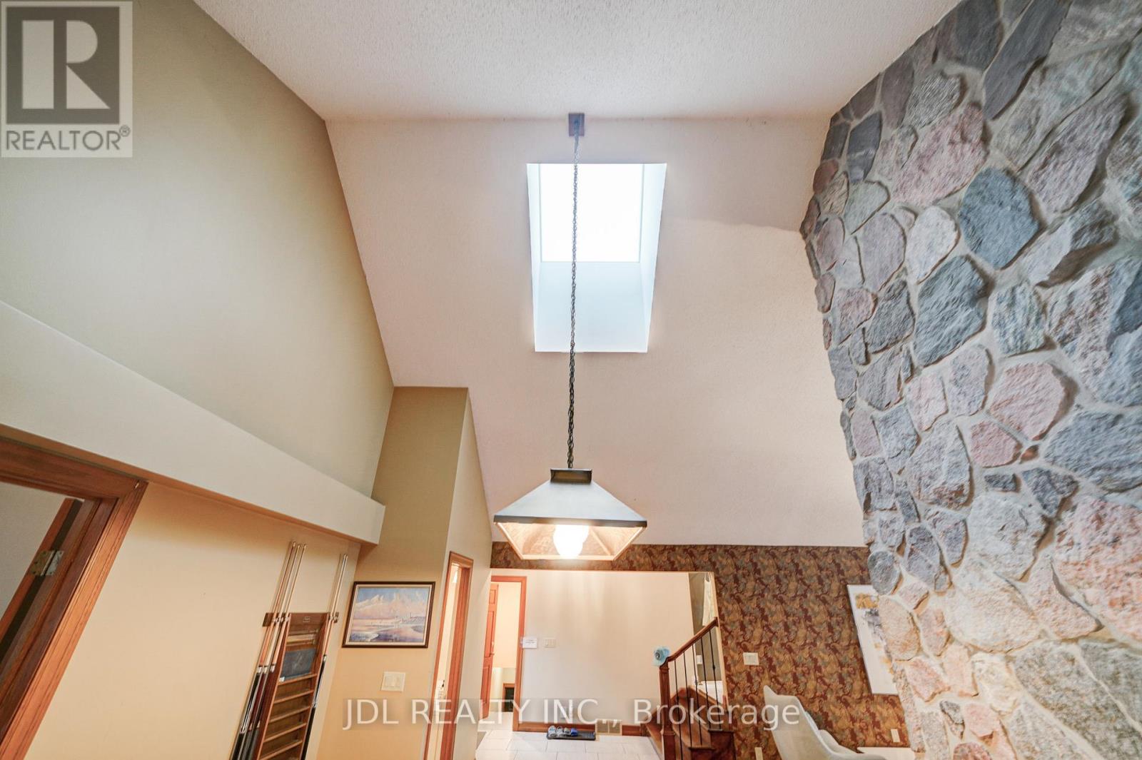 2033 NIAGARA RIVER PARKWAY - 20