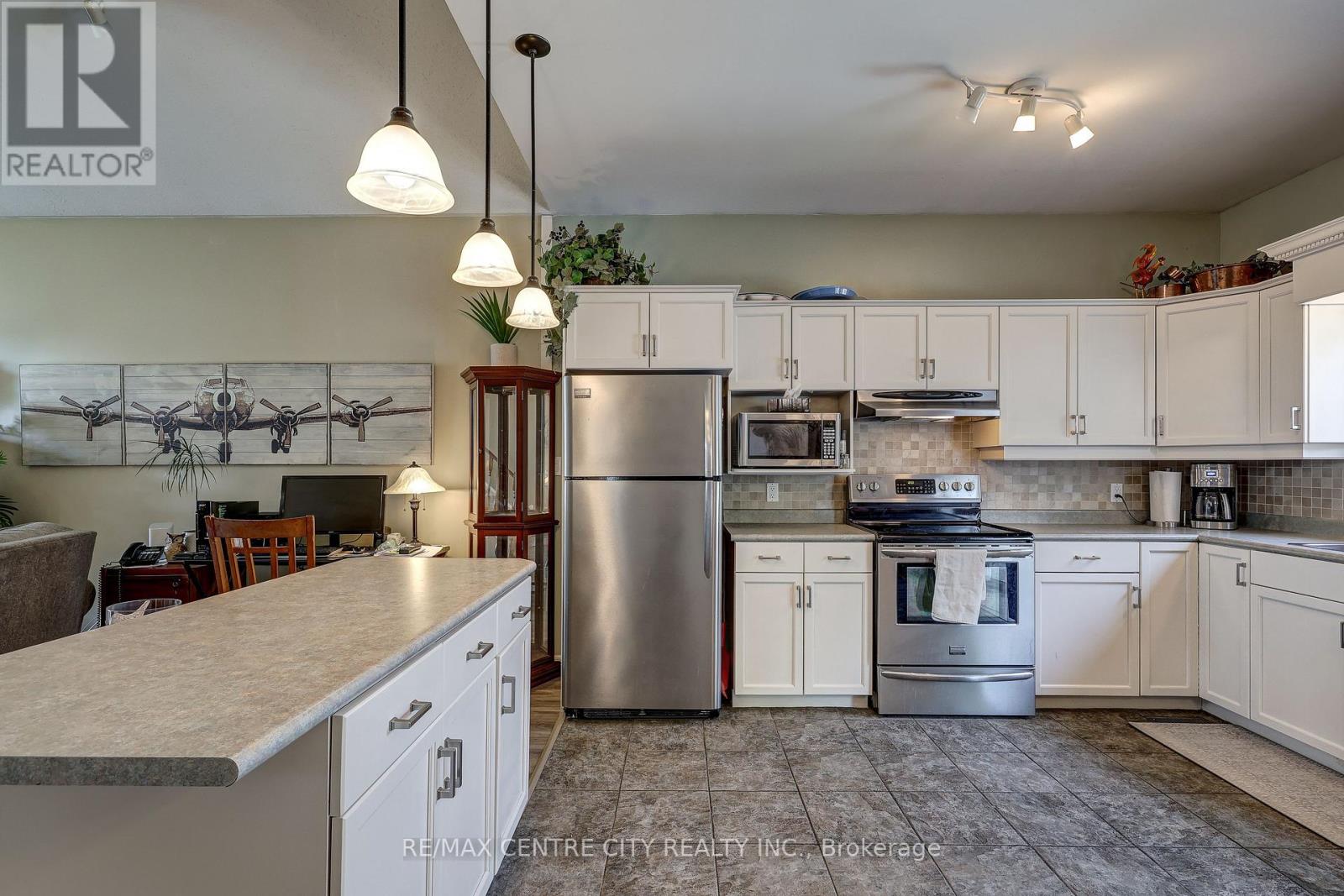 3 STEEPLECHASE COURT - 14