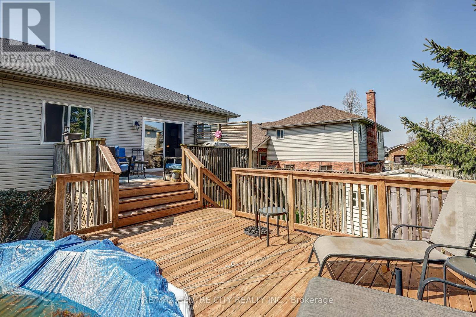 3 STEEPLECHASE COURT - 39