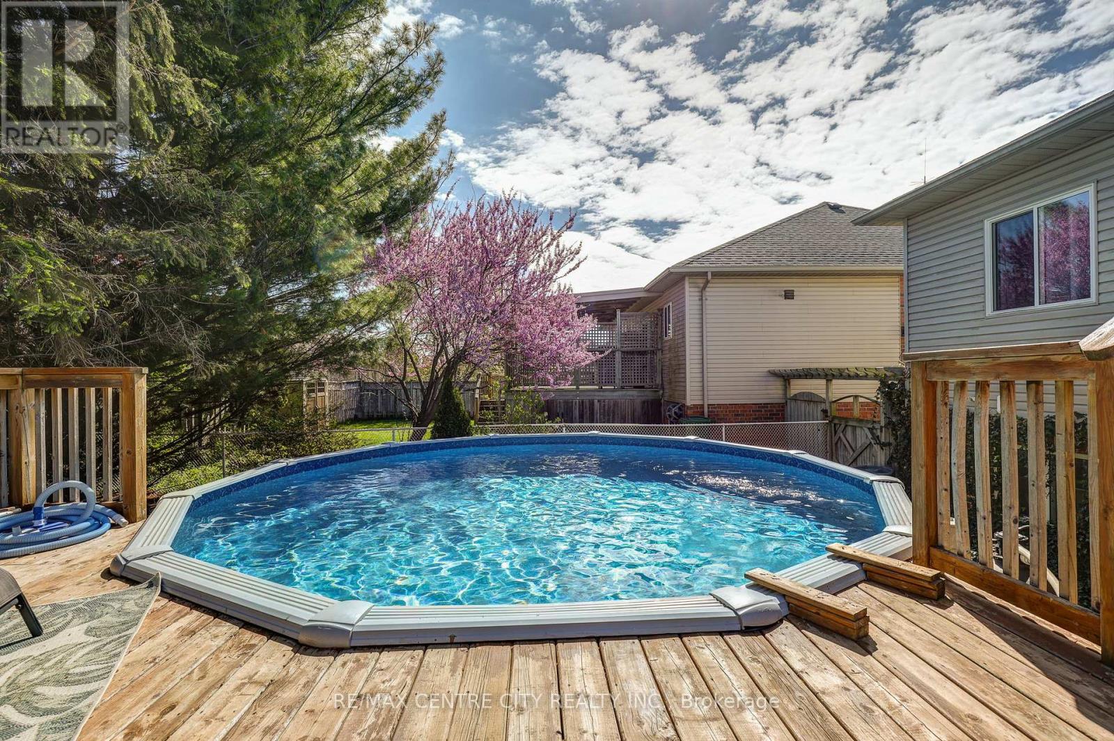 3 STEEPLECHASE COURT - 42