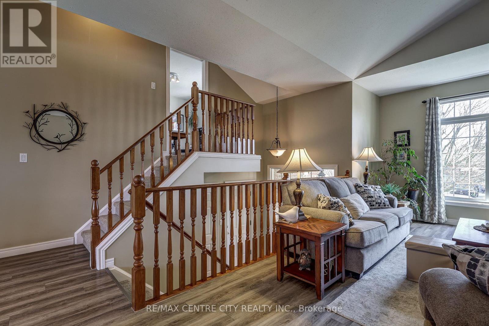 3 STEEPLECHASE COURT - 8