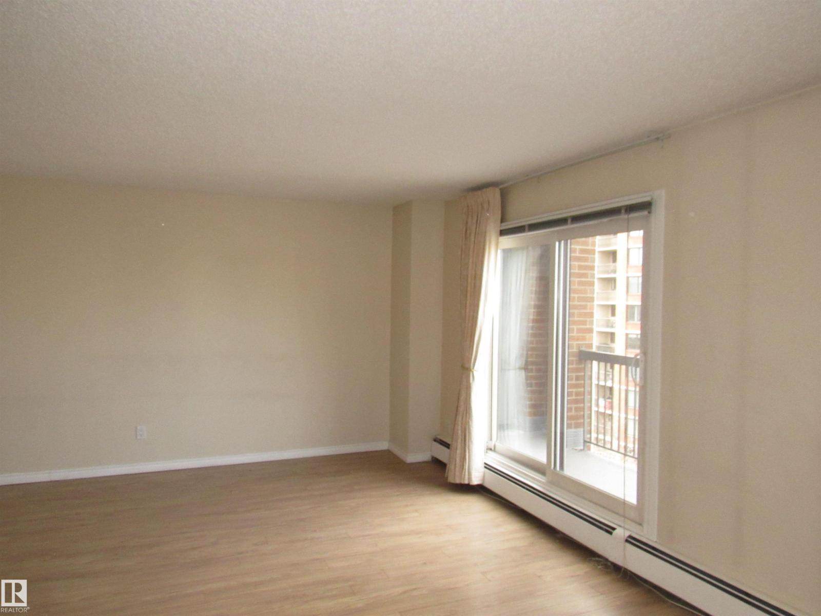 #1002 9929 113 ST NW - 10