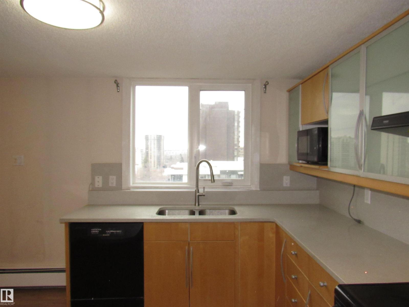 #1002 9929 113 ST NW - 16