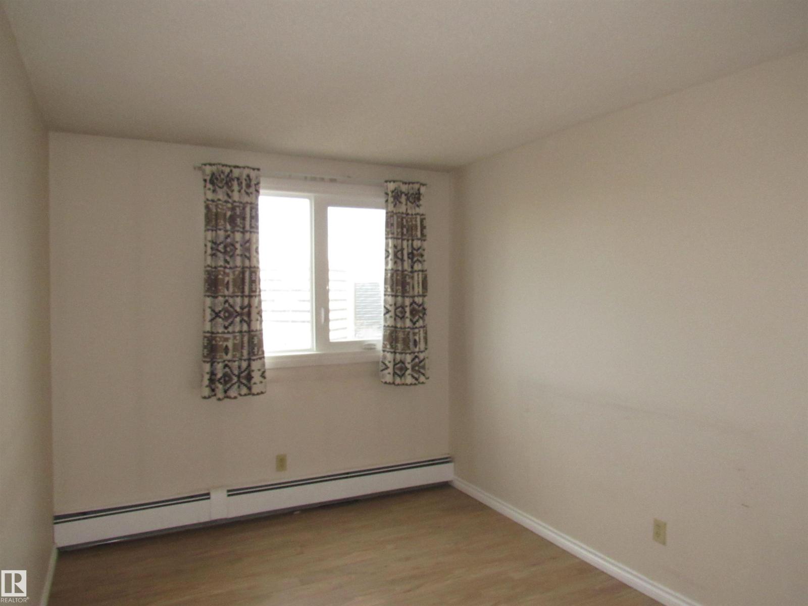 #1002 9929 113 ST NW - 26