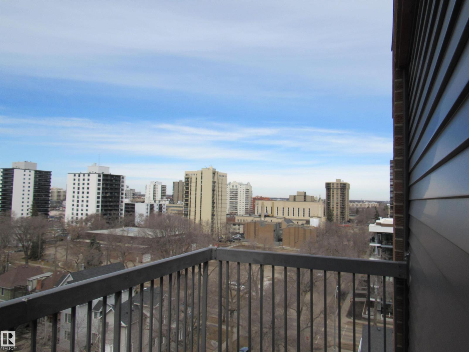 #1002 9929 113 ST NW - 5