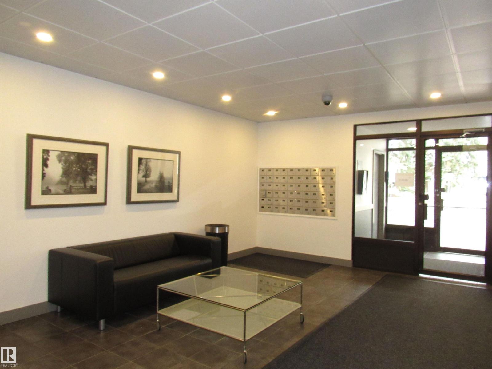 #1002 9929 113 ST NW - 39