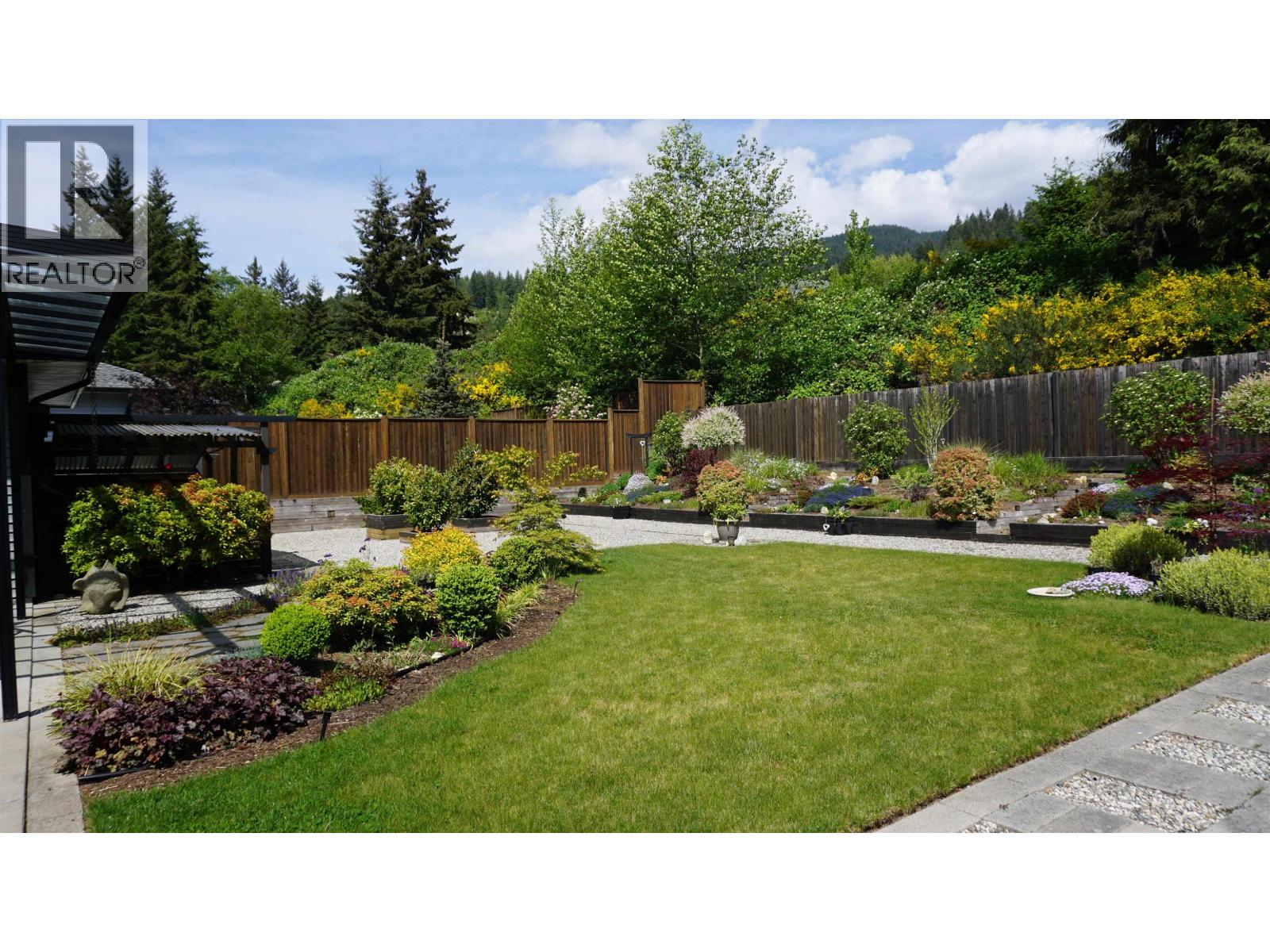 6222 SITKA ROAD, Sechelt