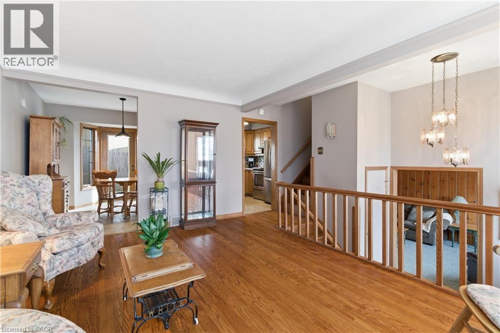 135 BURBANK Road, Kitchener, Ontario, N2B1E3 — Photo 3