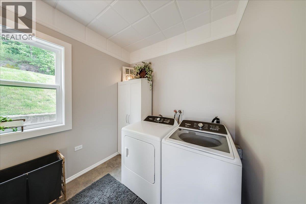 1374 MOUNTAIN Street - 29