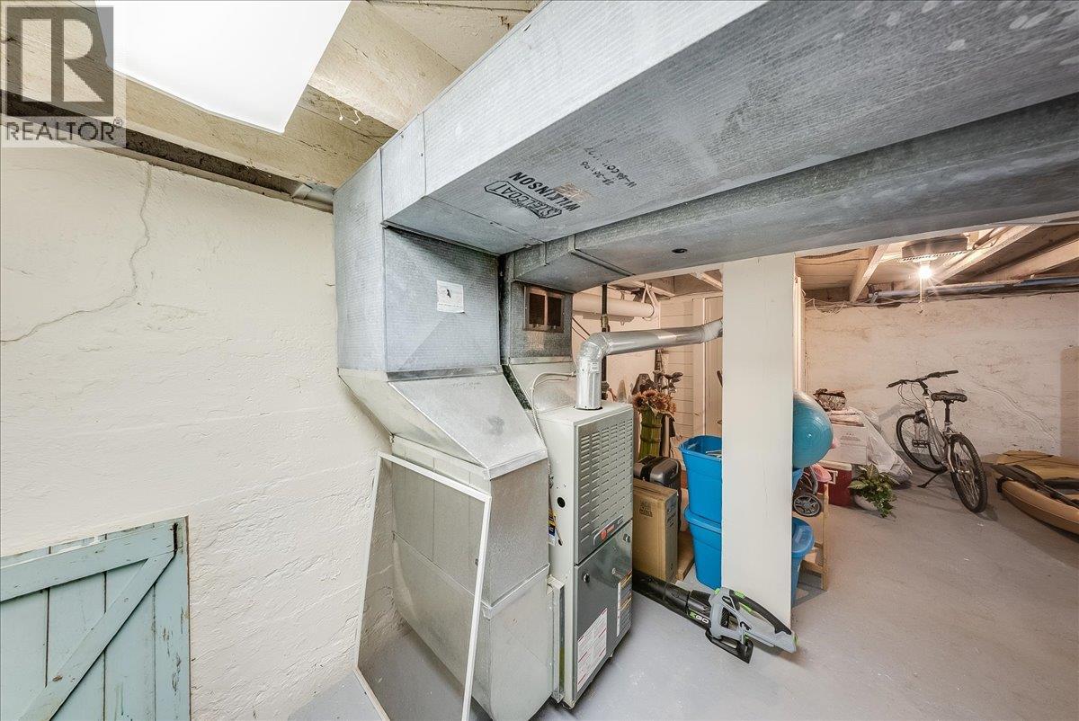 1374 MOUNTAIN Street - 37