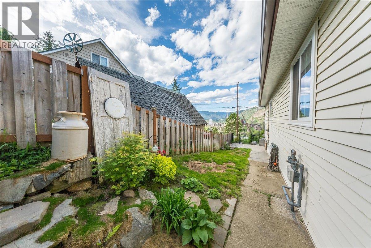 1374 MOUNTAIN Street - 52