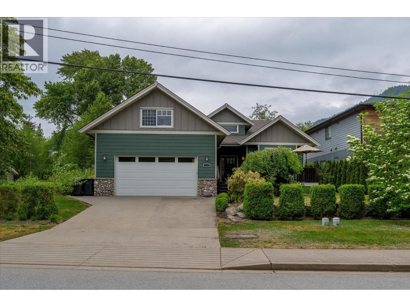 1545 JUDD ROAD, Squamish
