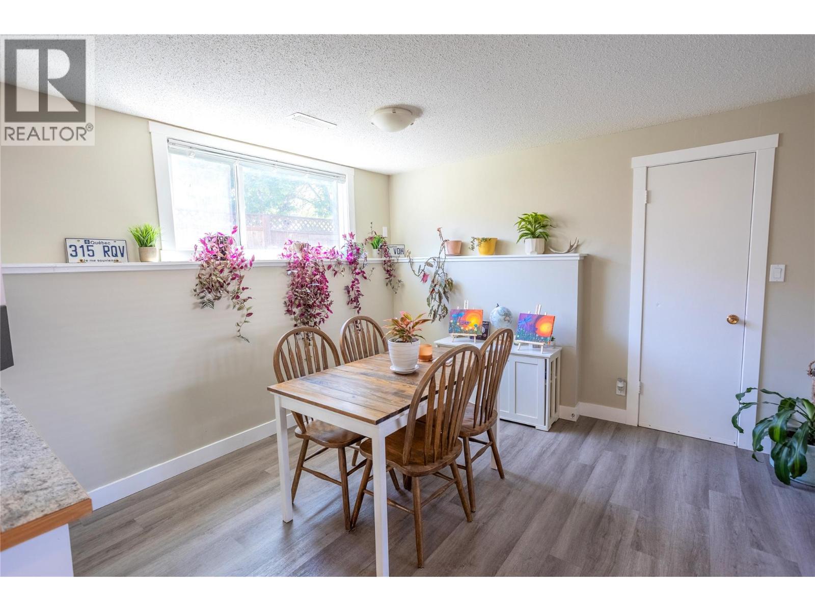 530 Roanoke Avenue - 26