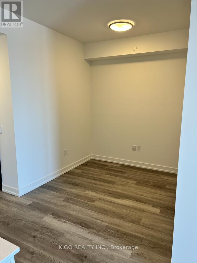 #1108 15 WELLINGTON STREET S - 4