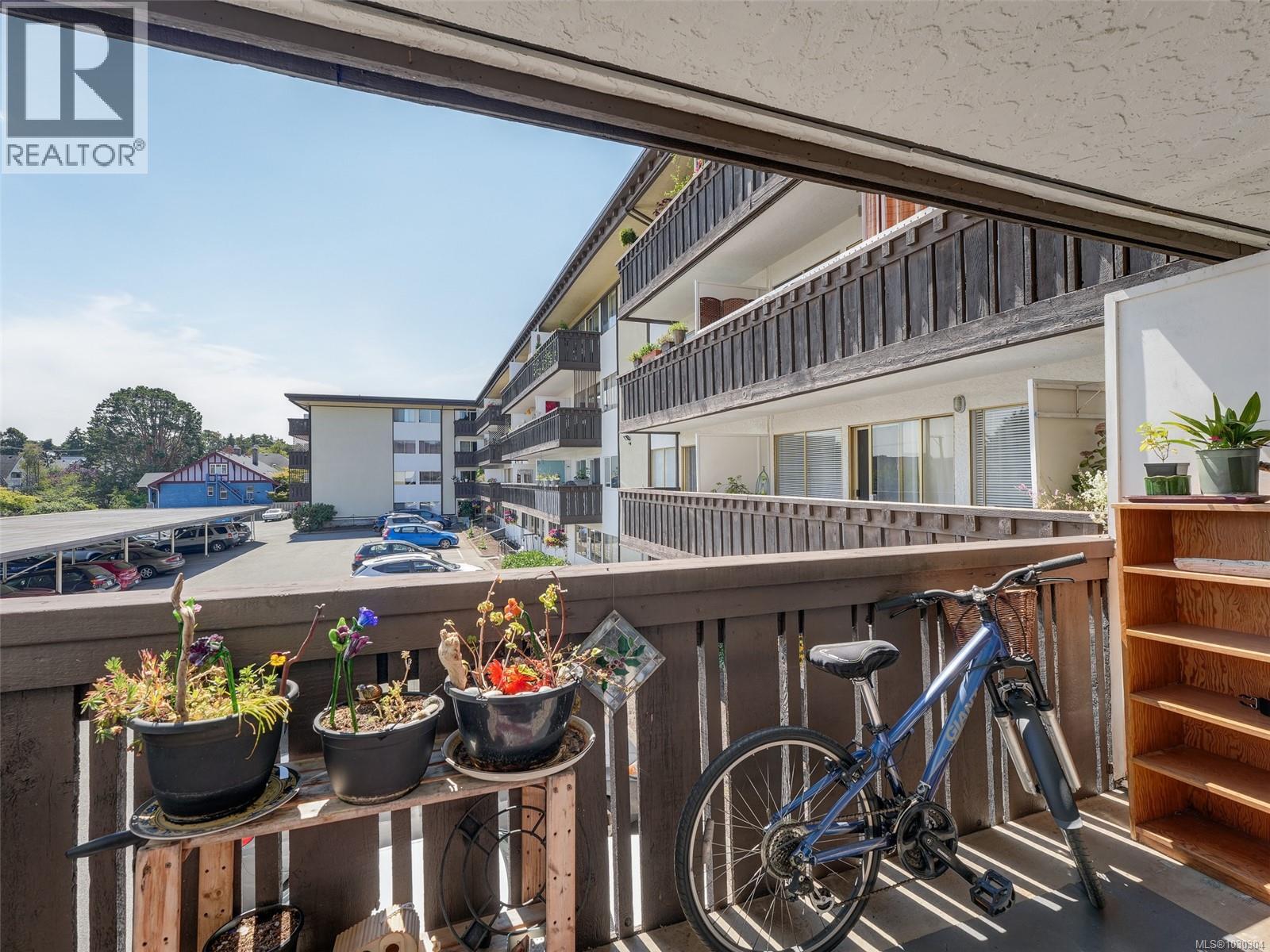 #212 964 Heywood Ave - 8