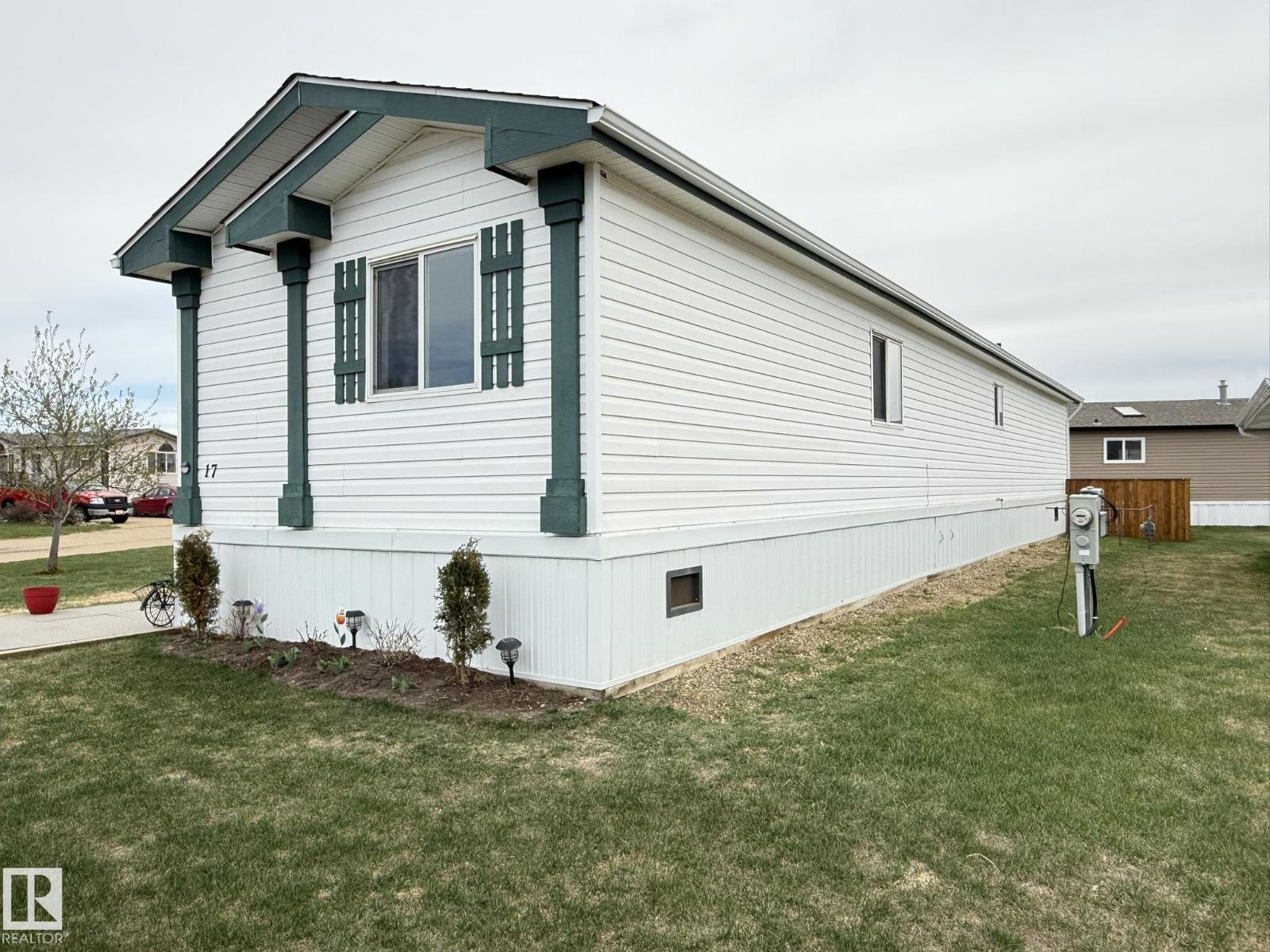 17 Midland RD — photo 33