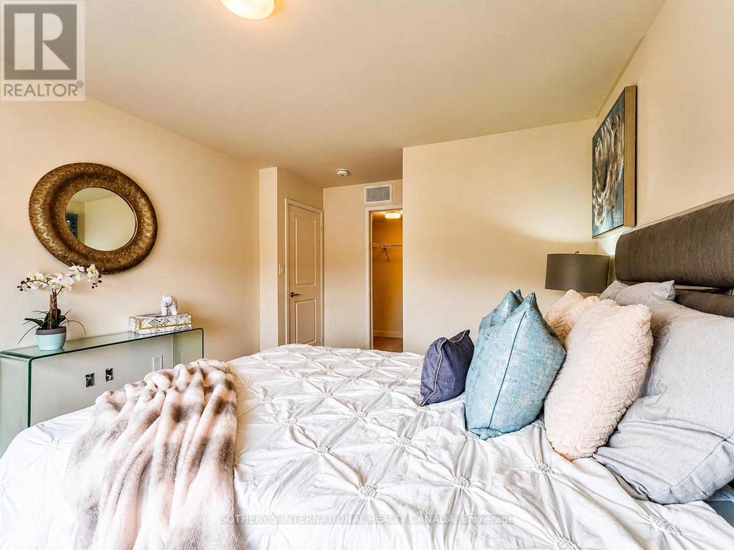 #419 2550 CASTLEGATE CROSSING - 20