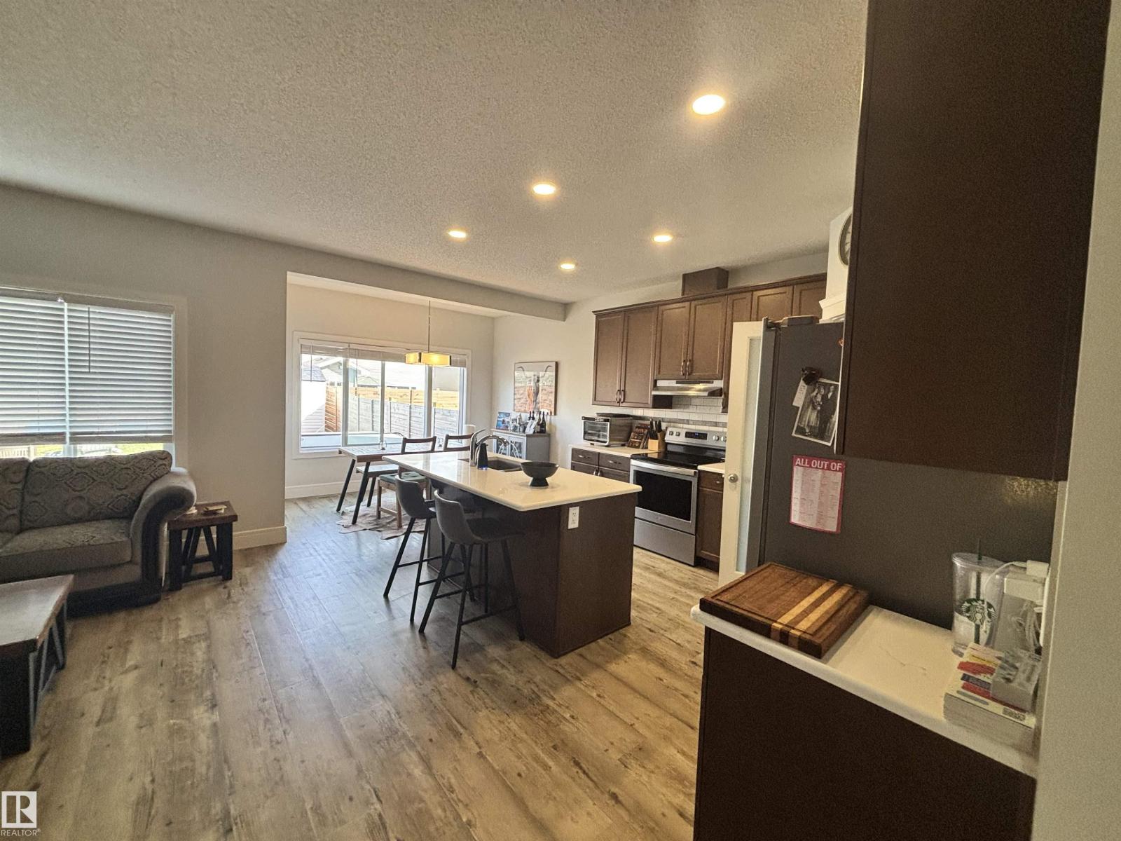 11 JAMES CR, St. Albert