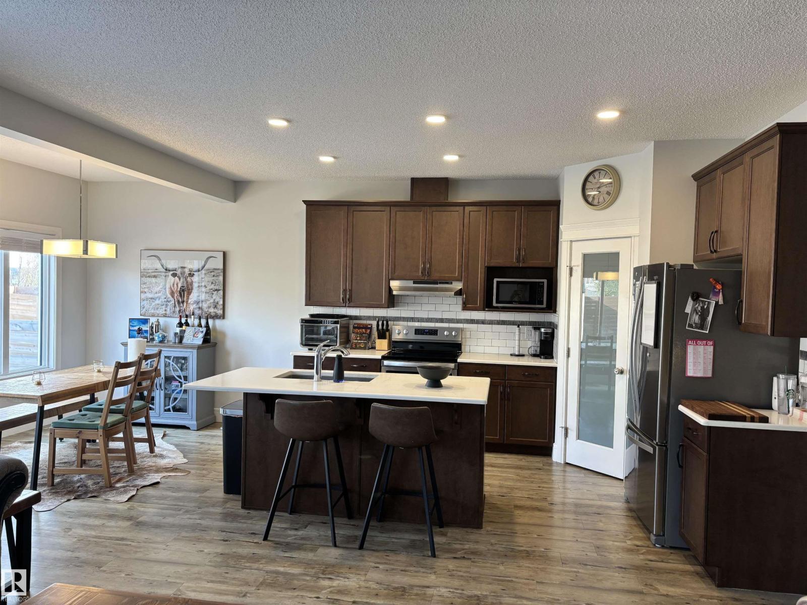 11 JAMES CR, St. Albert
