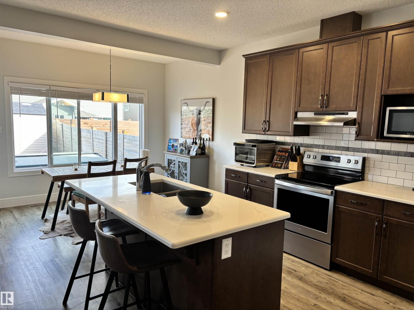 11 JAMES CR, St. Albert