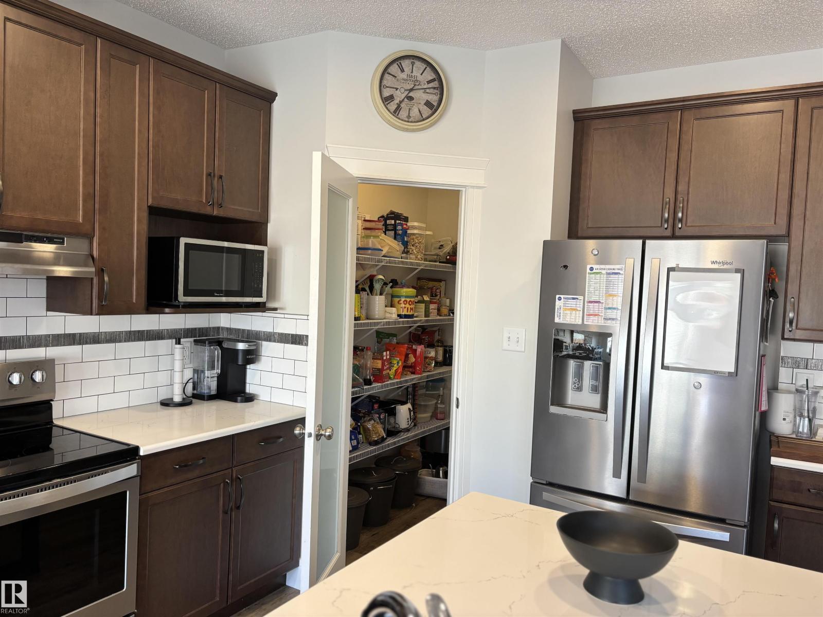 11 JAMES CR, St. Albert
