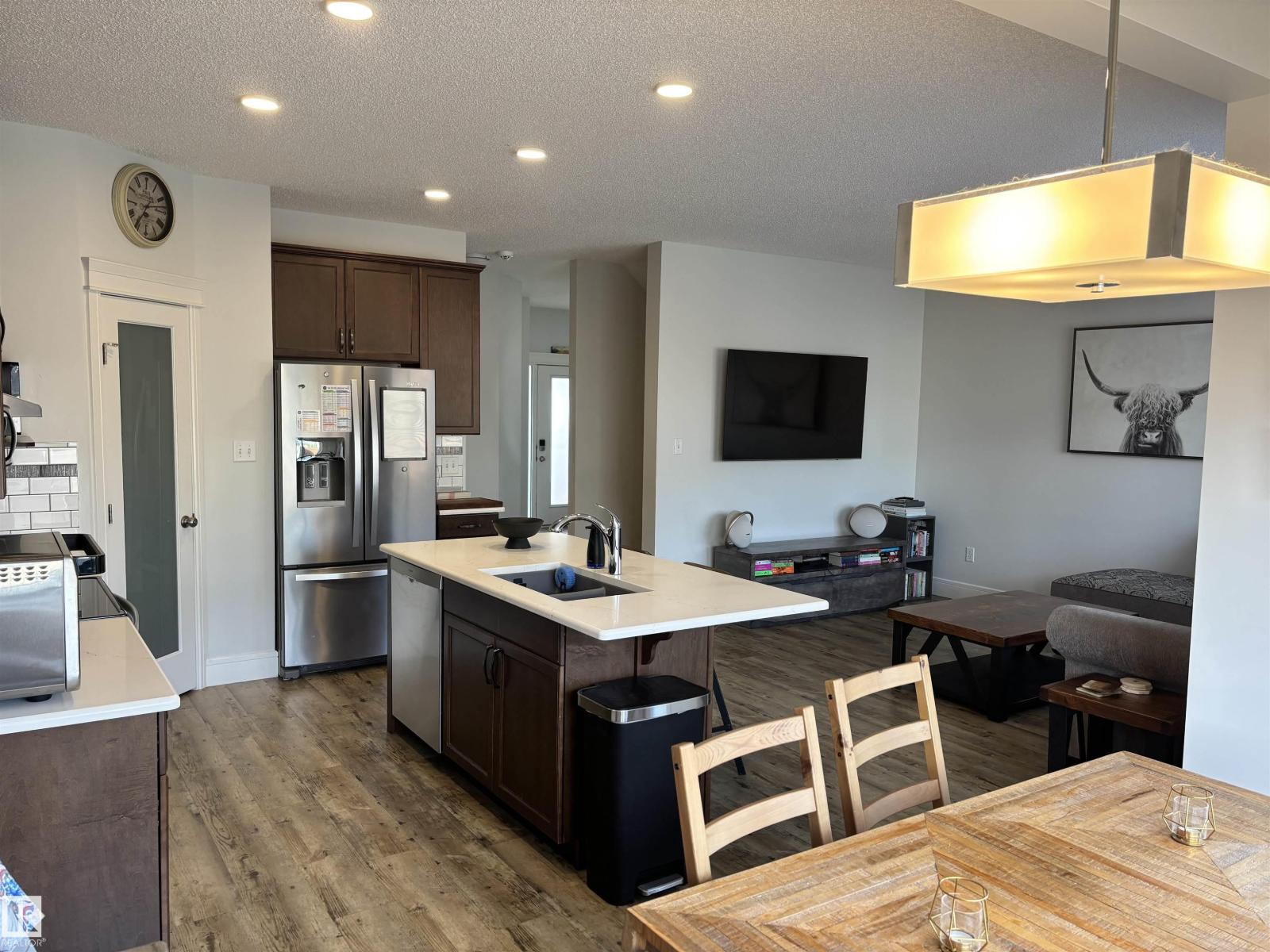11 JAMES CR, St. Albert