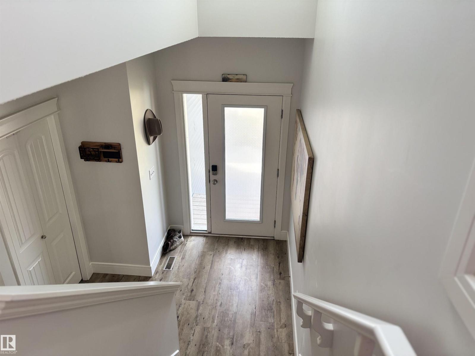 11 JAMES CR, St. Albert