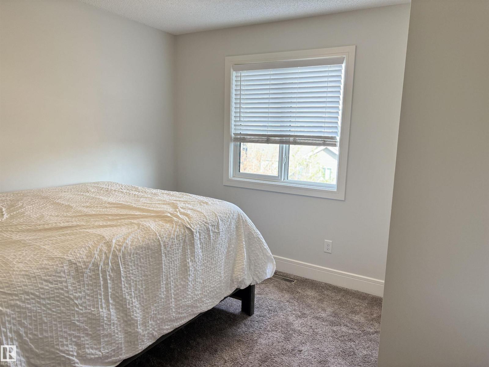 11 JAMES CR, St. Albert