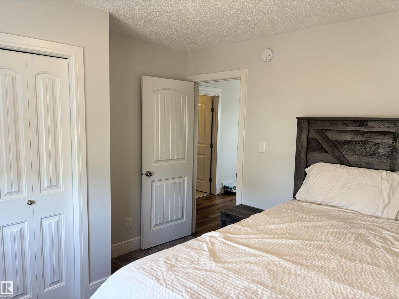 11 JAMES CR, St. Albert
