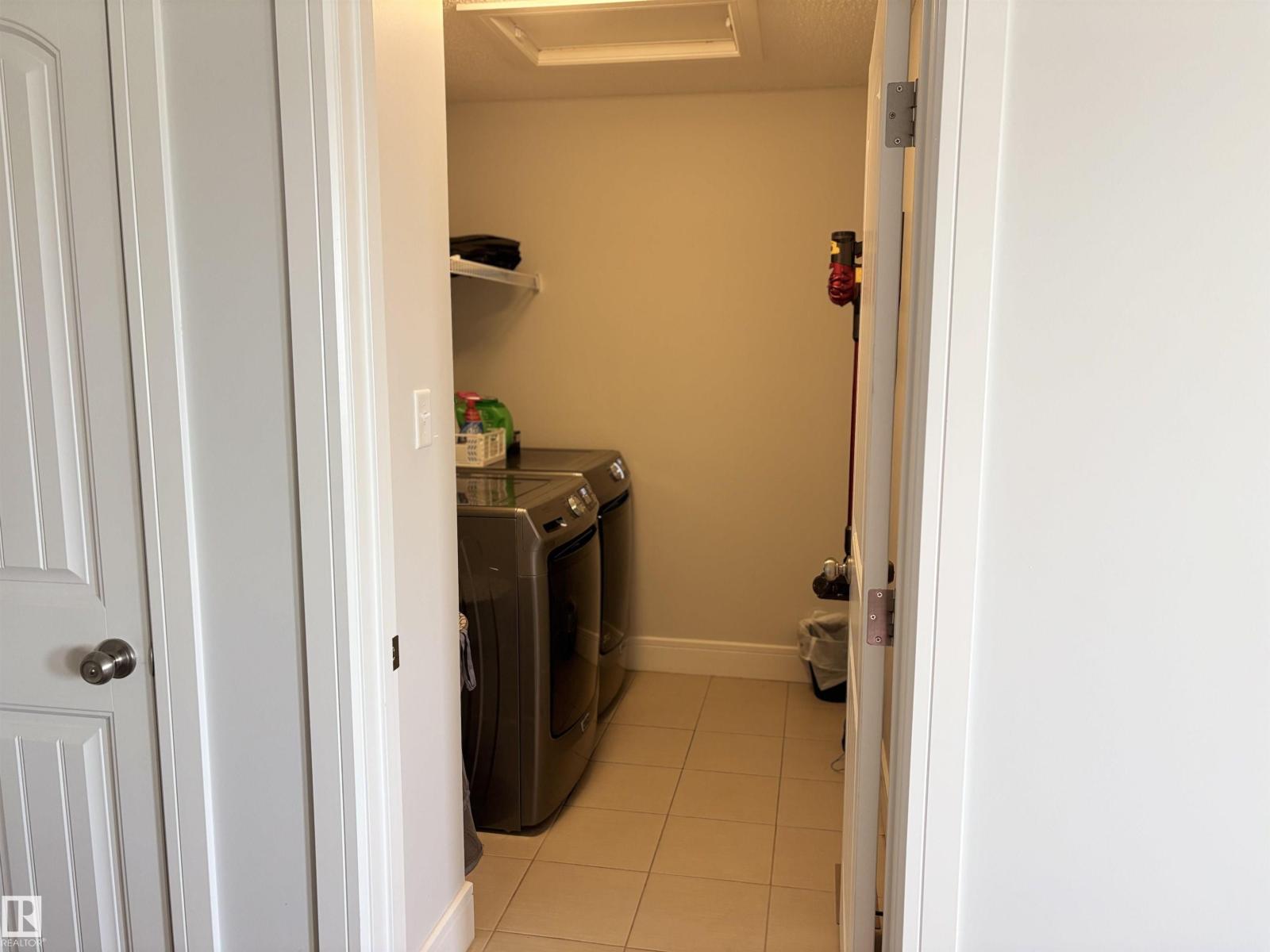 11 JAMES CR, St. Albert
