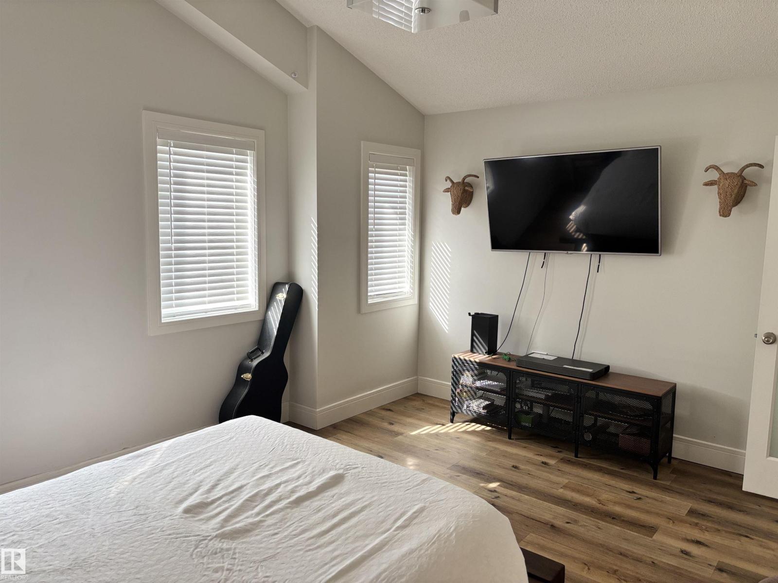 11 JAMES CR, St. Albert
